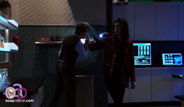 Anna and Finn break into a lab