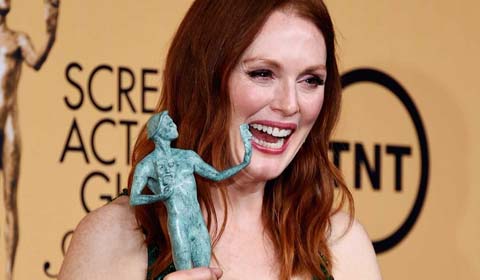 Julianne Moore gives shout-out to As the World Turns during her SAG award acceptance speech